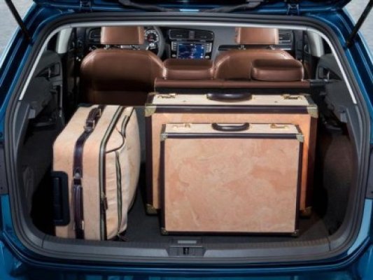 Primele imagini cu Golf-ul break: noul Volskswagen Golf 7 Variant